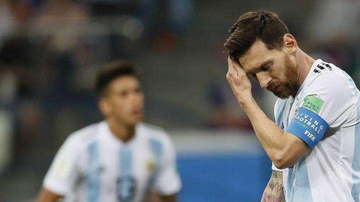 Messi e la mano de adios. Argentina, fallimento e figuraccia epocale. Messi nel mirino della critica, Sampaoli il Ventura  albiceleste: sue le maggiori colpe 