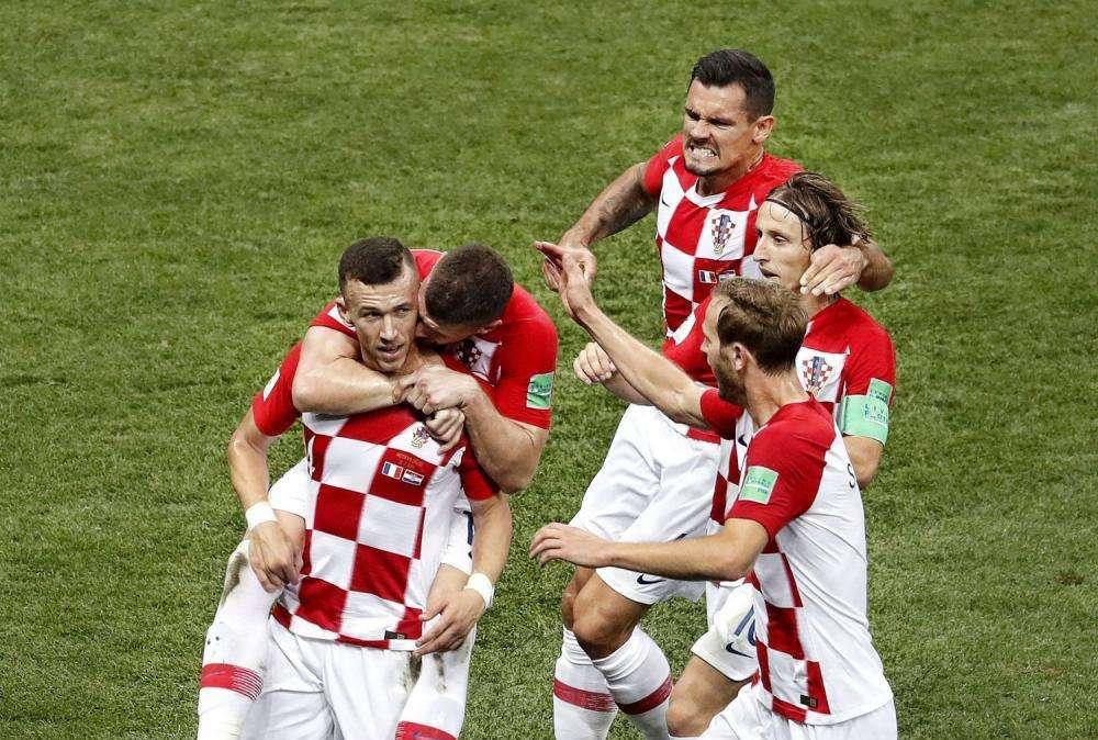 Croazia, la Kitarović consola i calciatori croati  