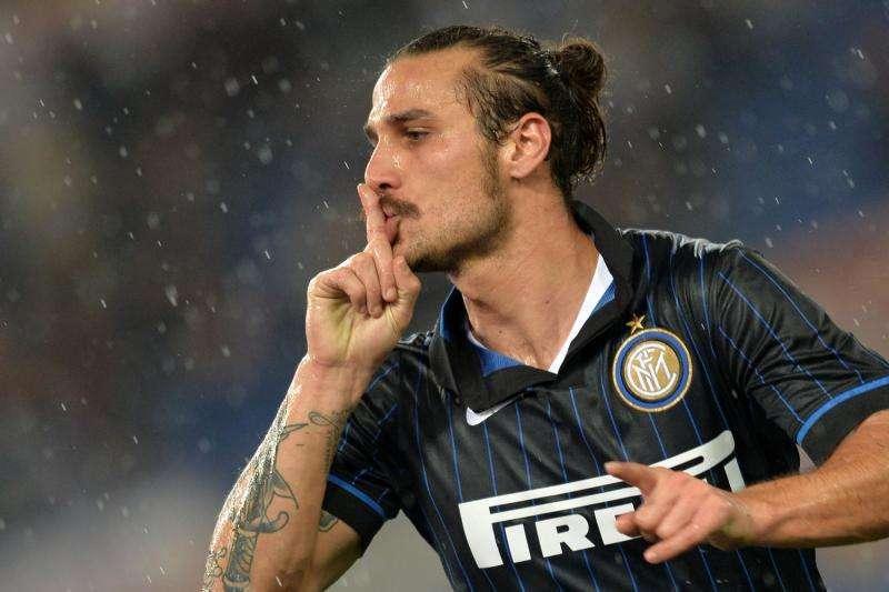 Curiosità dall'Argentina: Osvaldo incontra la Nazionale e regala i suoi cd ai calciatori
