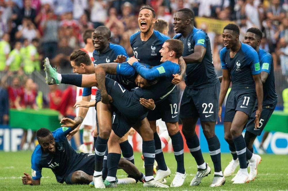 Francia campione, dalla Germania: "Blu, d'oro e felici"