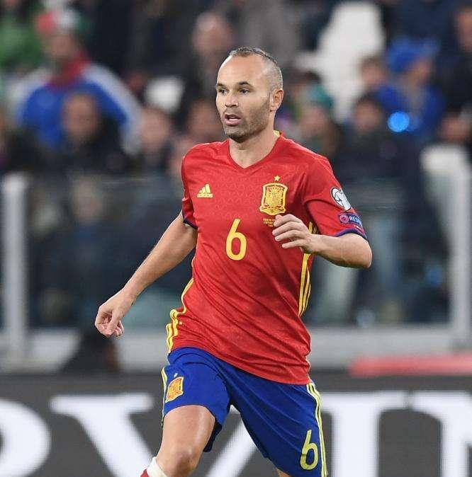 Portogallo-Spagna, Iniesta esce tra gli applausi 