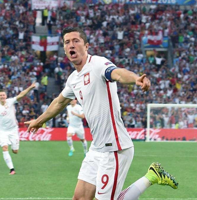 Polonia, su Lewandowski c'è anche la Juventus. Ma la concorrenza è spietata