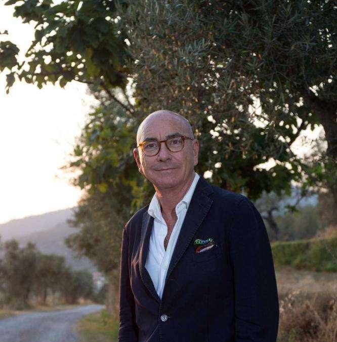 L'editoriale di Bucchioni: "Juve, avanti su Golovin già star dei mondiali: il Cska alza il tiro. Offerto anche Pjaca. Napoli vuole Courtois per liberare l’allenatore. Roma, via Allison e Nainggolan"