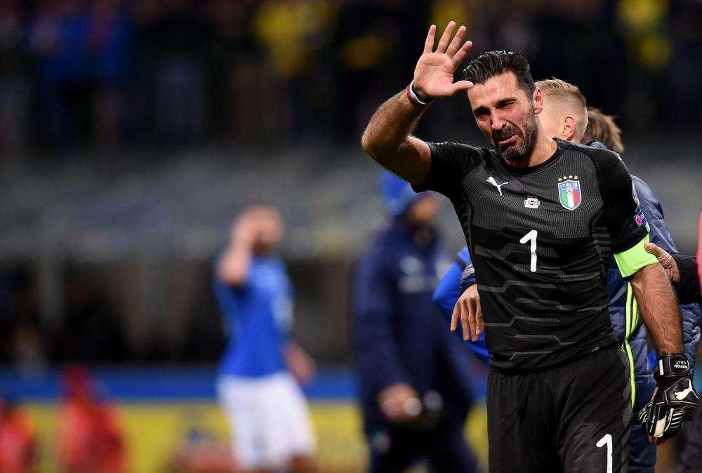 Buffon in lacrime: "Chiedo scusa ai tifosi. Scioccati dopo la Spagna"