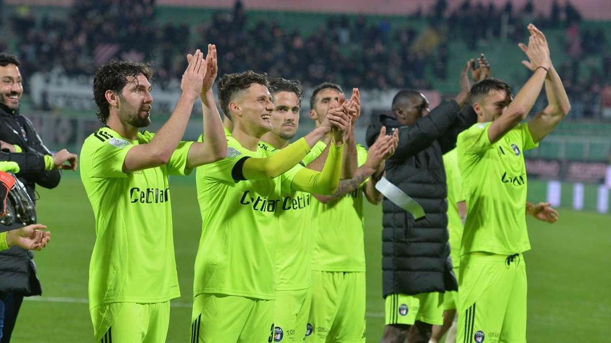 Il Pisa torna in Serie A dopo 34 anni! Toscani promossi nonostante il ko con il Bari