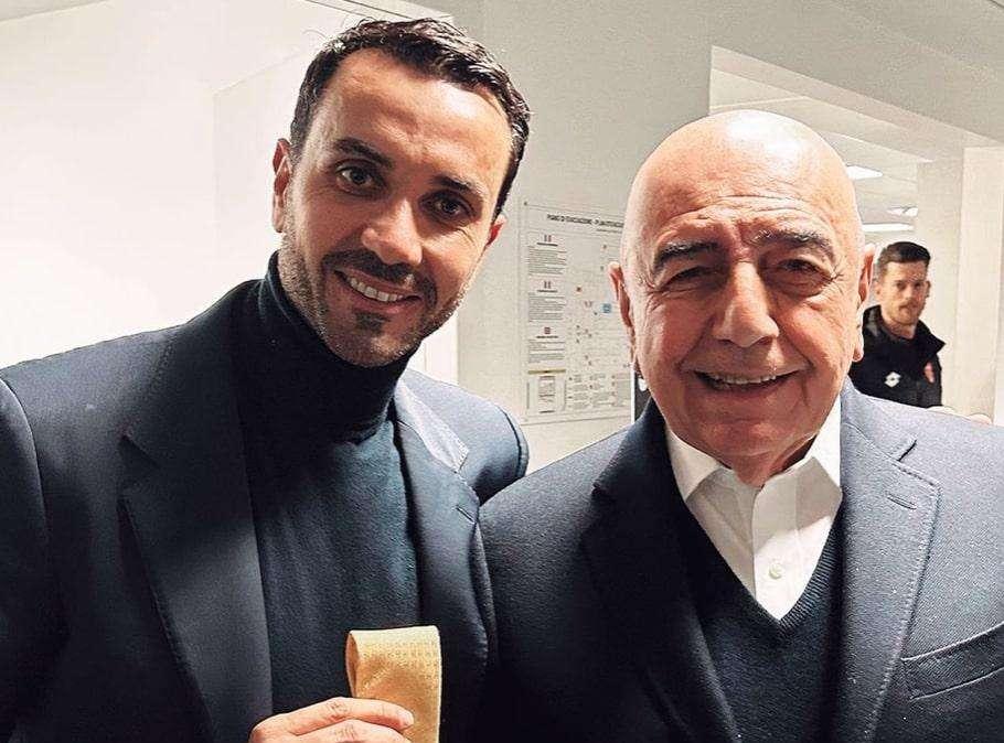 Galliani regala a Palladino la sua cravatta gialla portafortuna