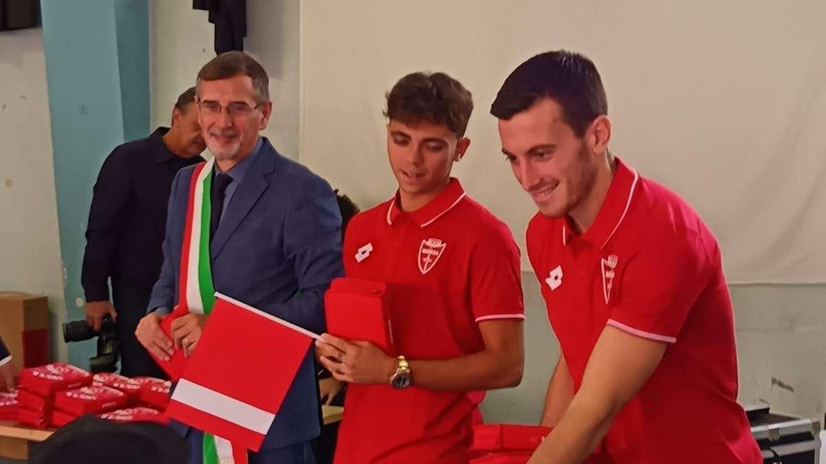 Birindelli torna a scuola, e sulle future generazioni biancorosse dice che...