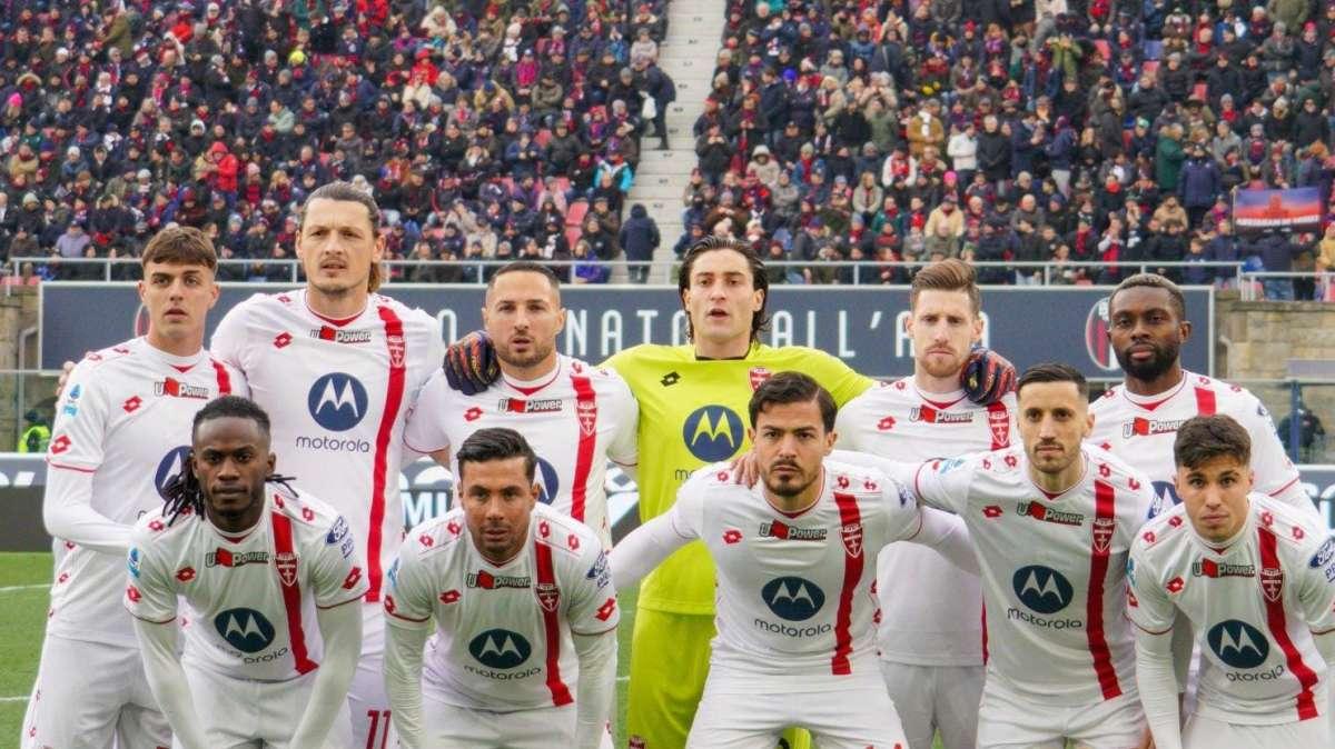 Le formazioni ufficiali: dal 1' Palacios e Lekovic, a centrocampo torna...
