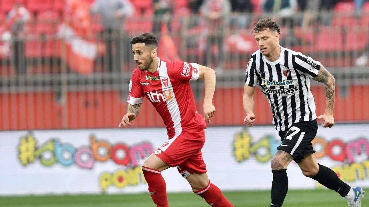 Gazzetta dello Sport: "Valoti e Gytkjaer stendono l'Ascoli. Stroppa da solo al terzo posto"