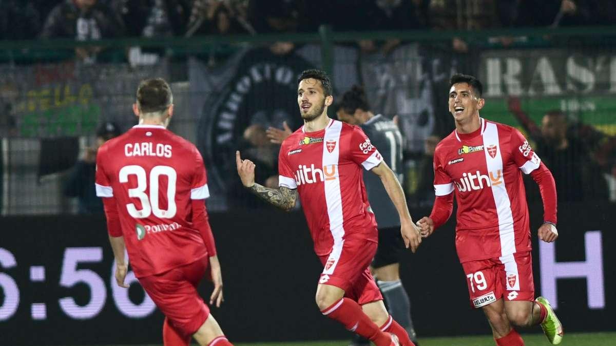 CdS - Stroppa sale, Longo precipita. Monza terzo