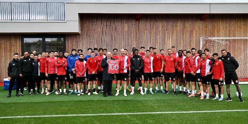 Galliani premia Caldirola per le 100 partite in maglia biancorossa