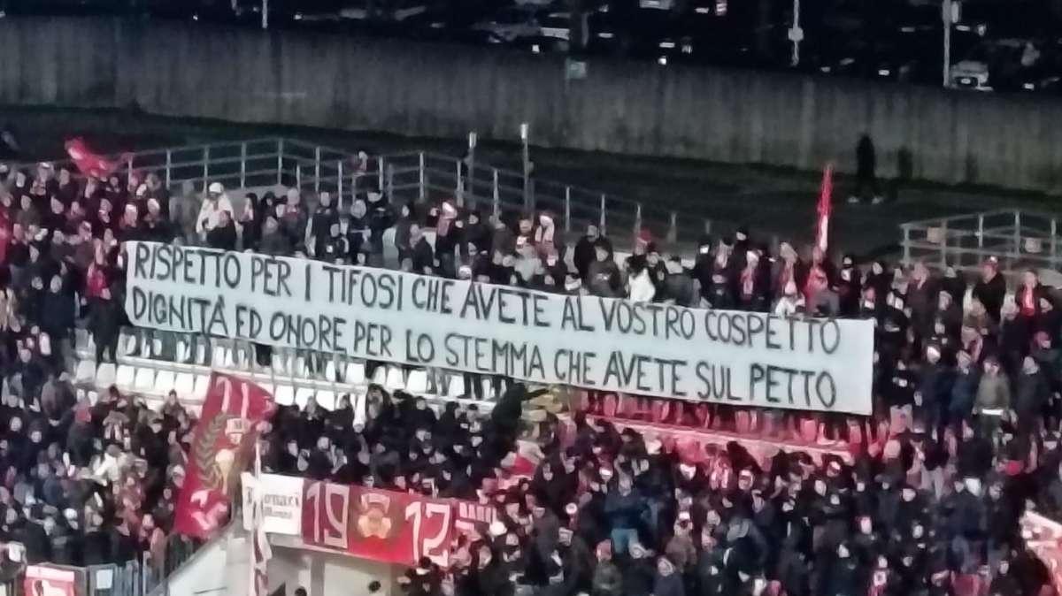 La Curva Davide Pieri chiede rispetto: lo striscione