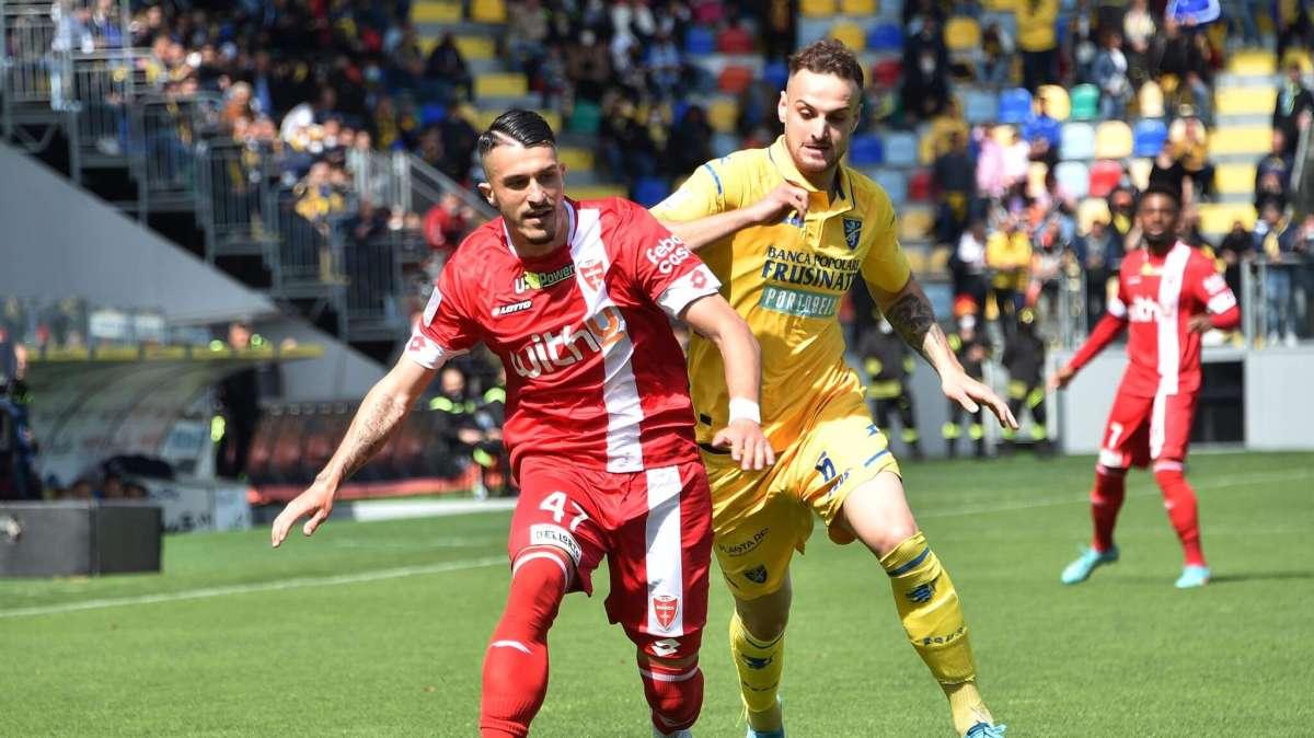 Le pagelle di Frosinone-Monza 4-1: disastro in difesa, si salvano in pochi