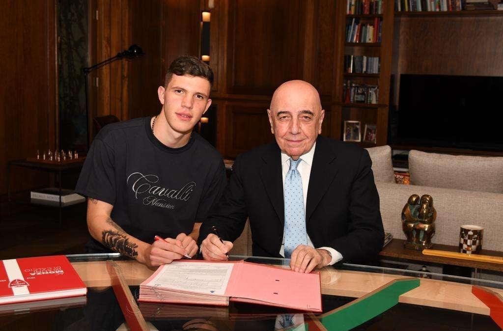 Carboni: "Orgoglioso di poter indossare questa maglia"