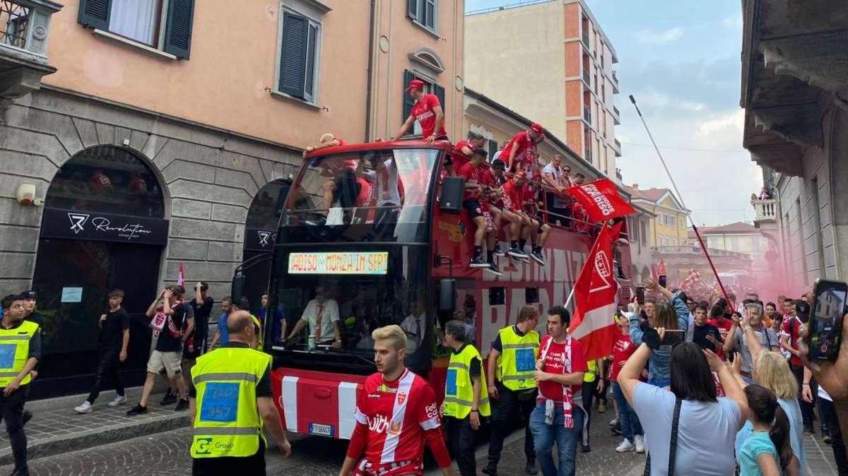 VIDEO - Le impressioni dei tifosi nella notte della festa