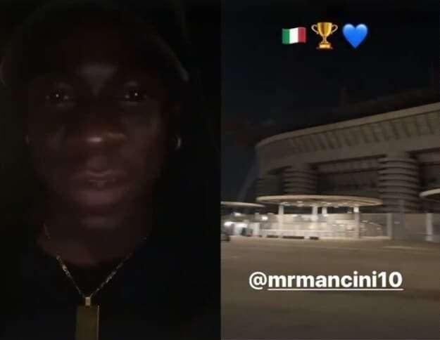 La finale di Balotelli: fuori da San Siro ad ascoltare Italia-Inghilterra alla radio