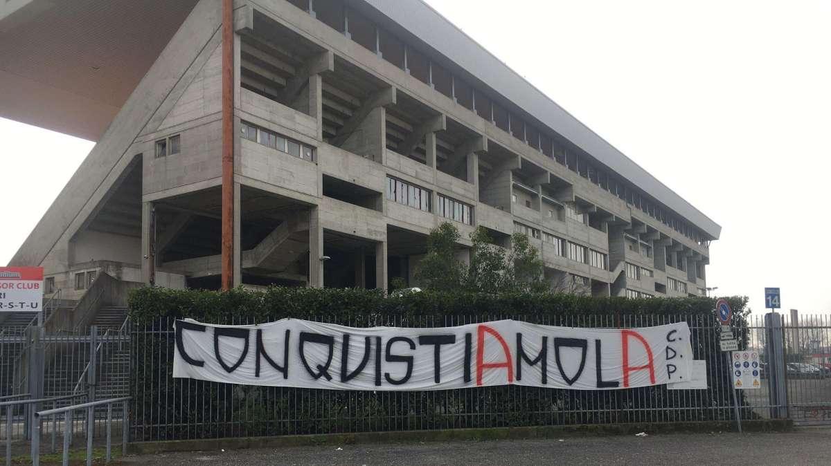 La Curva Pieri carica la squadra: "ConquistiAmolA"