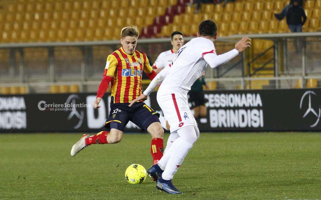 Serie B, il Lecce batte 2 a 1 il Vicenza di Brocchi e sale al primo posto