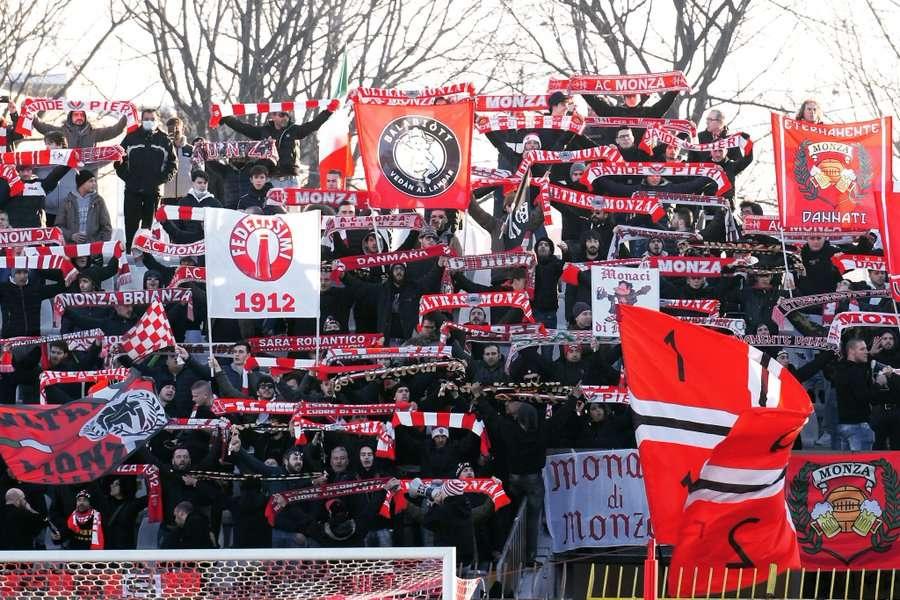 Tutto esaurito in Curva Pieri: che riposta della tifoseria!