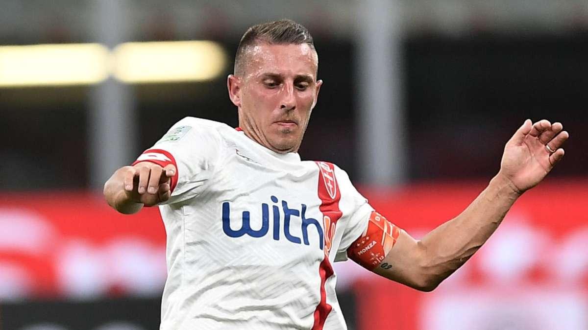 D'Errico si ferma nel riscaldamento: guaio muscolare per il capitano