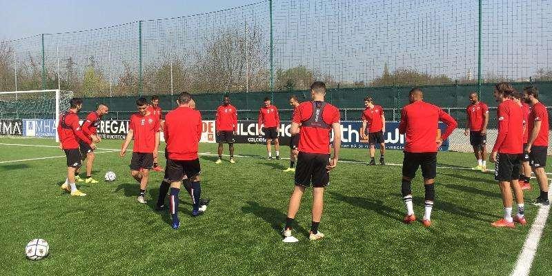 Lavoro mattutino a Monzello, out Anastasio, Bellusci e Gytkjaer