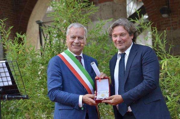 L'ex sindaco Allevi saluta Stroppa: "Esonerato anche io, ma la gente come noi non molla mai"