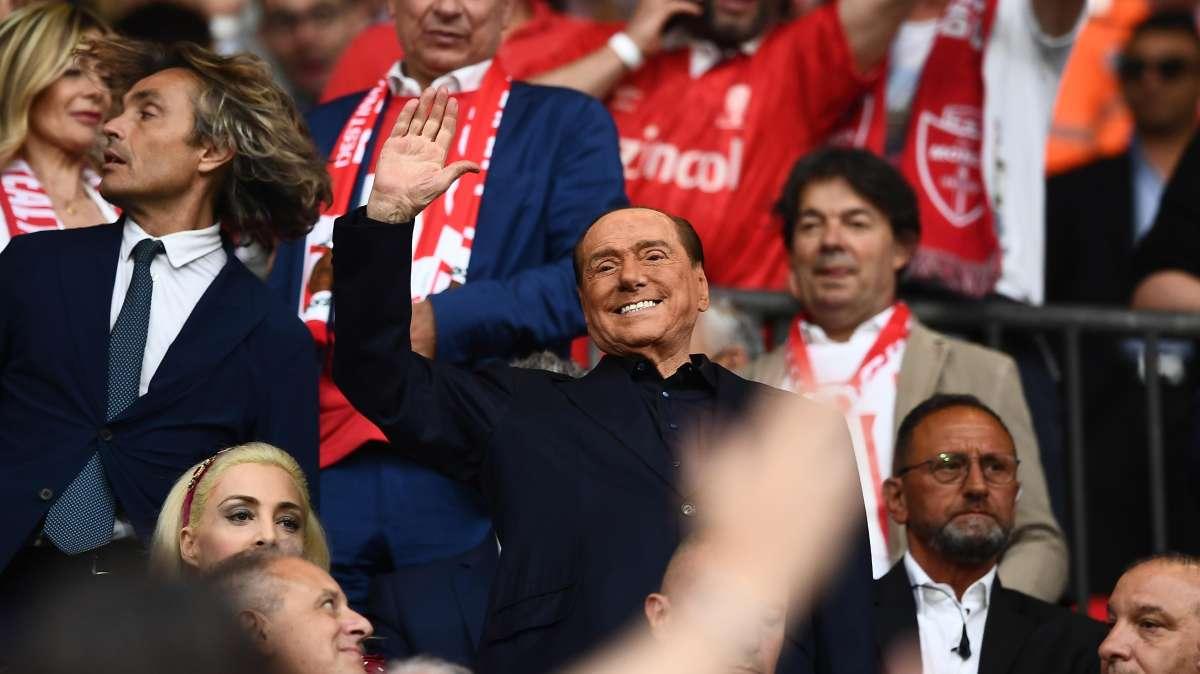 La dedica social di Lauren Crampsie a Silvio Berlusconi 