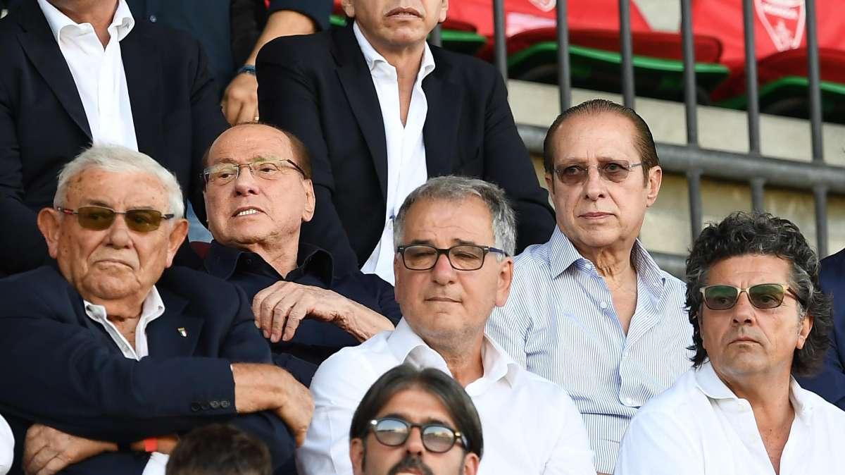 Silvio Berlusconi, il Corsera svela le cause della polmonite 