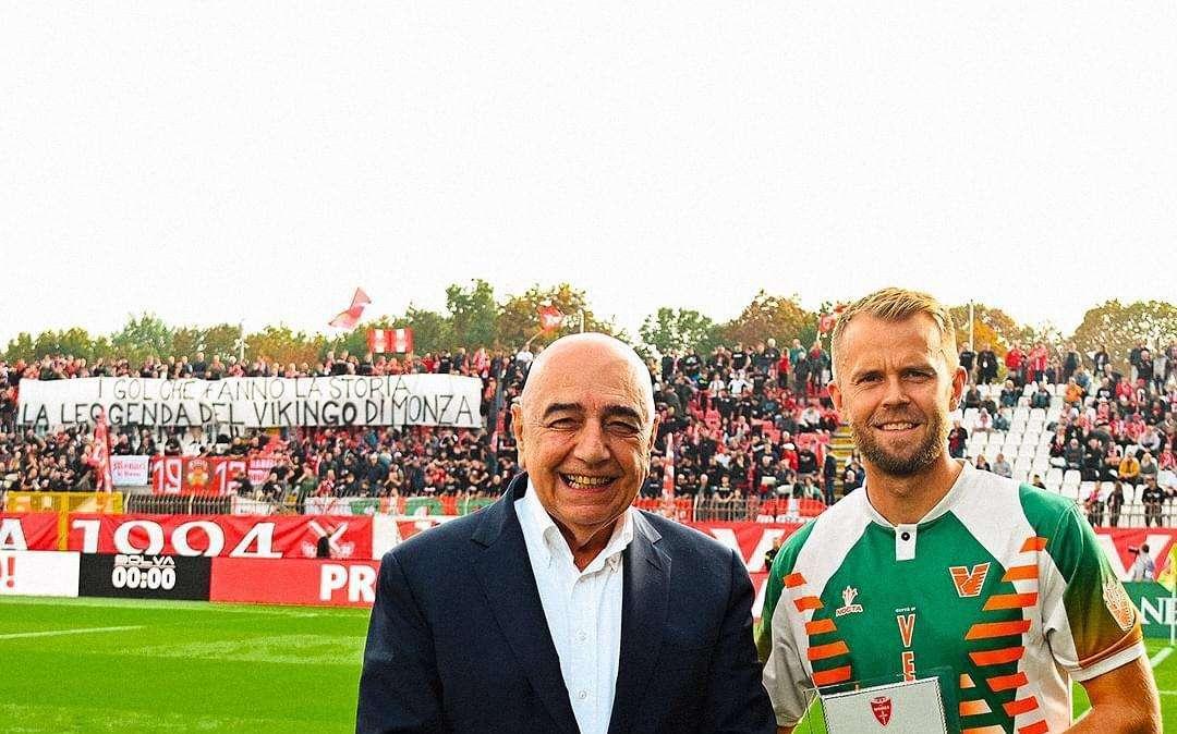 Ecco il messaggio sulla targa celebrativa consegnata da Galliani a Gytkjaer