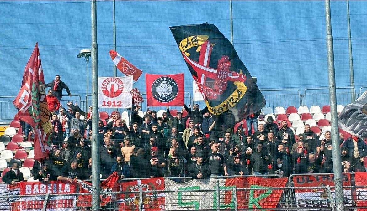 La Curva Pieri alla squadra: “Insieme possiamo farcela”