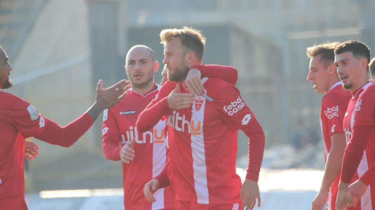 Le pagelle di Monza-Cosenza. Gytkjaer dà tutto, oggi la difesa traballa