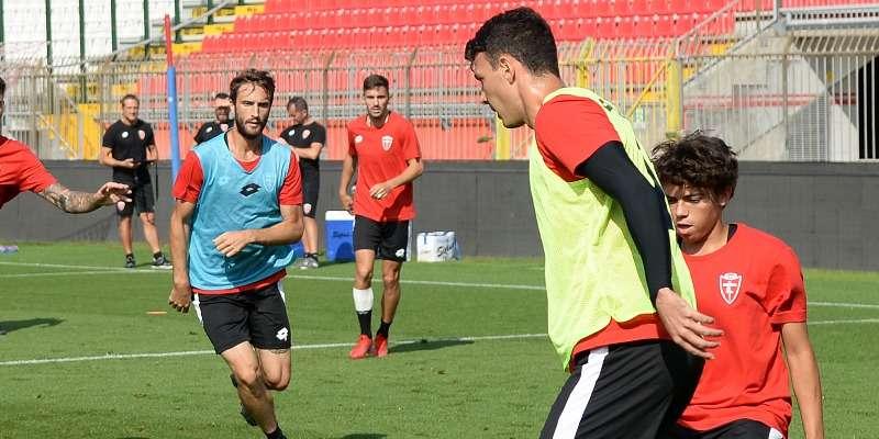 Monzello, differenziato per tre. Domani rifinitura e partenza per Lecce