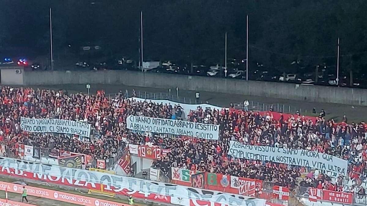 30 anni SAB Monza: ecco il testo degli striscioni esposti dalla curva