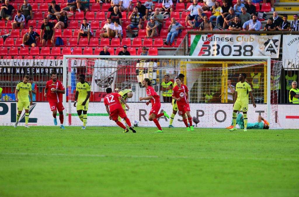 Le pagelle di Monza-Udinese 1-2: Colpani il migliore, Petagna fatica. Dietro errori fatali