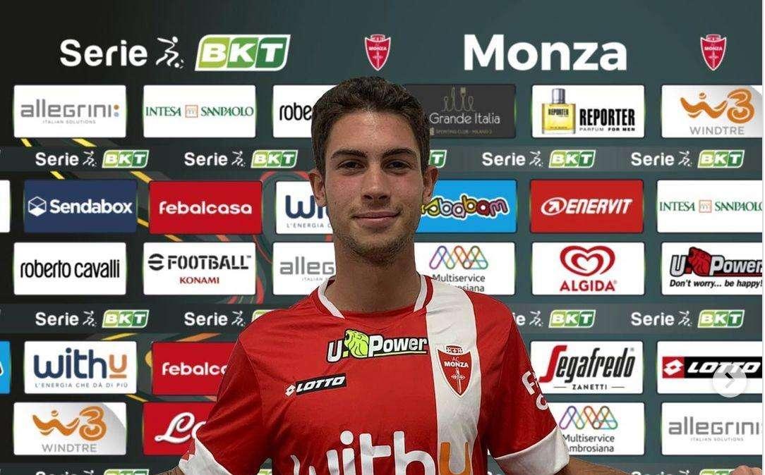 Primavera, il giovane Latorre firma il suo primo contratto da professionista