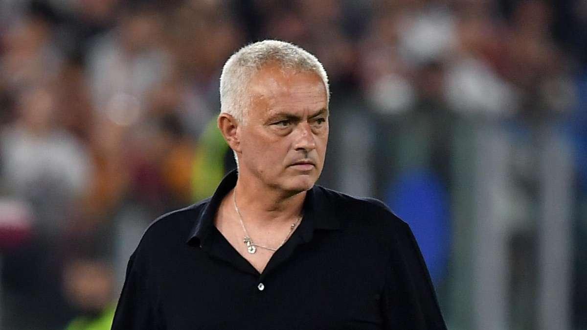 Roma, Mourinho in conferenza: "Nel primo tempo abbiamo trovato difficoltà nel pressare"