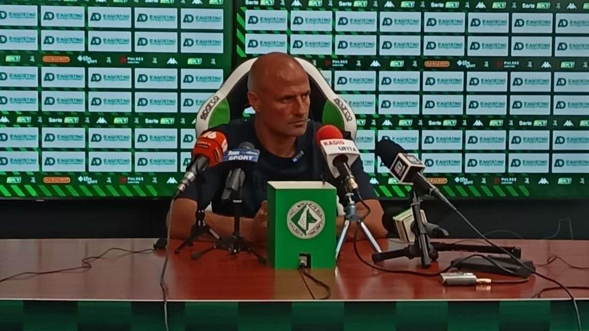 Mister Bianco in conferenza: "L'Avellino ha meritato di vincere, noi..." 