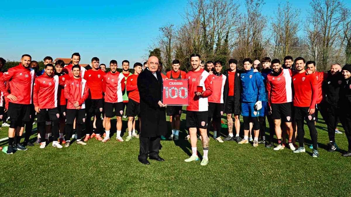 Il Monza e Galliani premiano Ciurria per le 100 gare in biancorosso