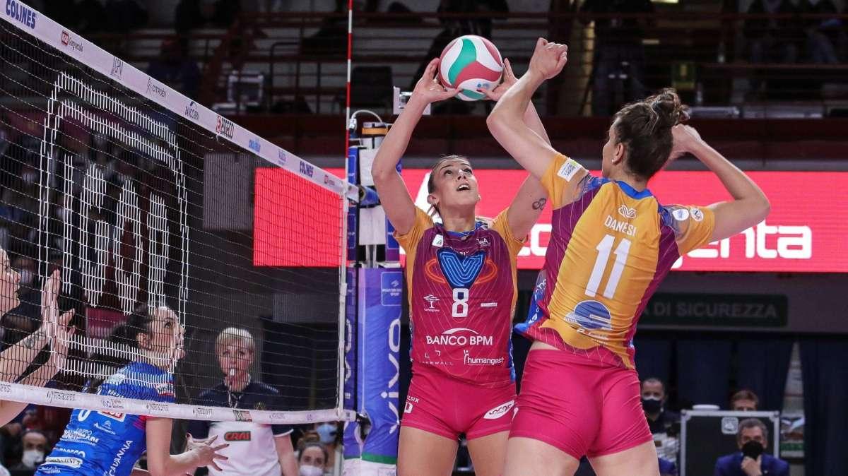 La Vero Volley Monza cede Gara 1 di Semifinale sul più bello: a Novara passa la Igor 3-2