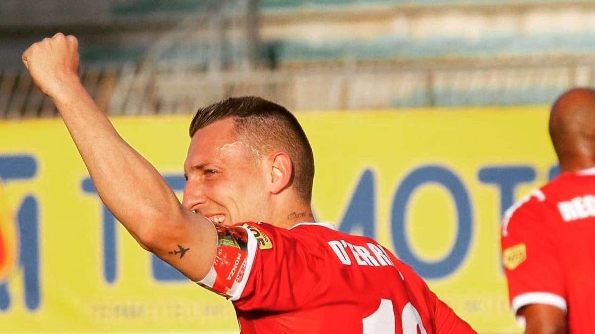 D'Errico 200! Capitan Ciccio D'Errico festeggia le 200 presenze con la maglia del Monza