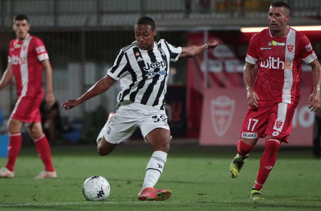 Aké della Juve positivo al Covid-19. Sabato ha preso parte alla sfida col Monza