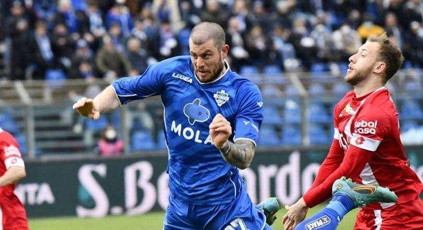 Una partita persa in difesa: del derby ci resta solo la forza dei tifosi 