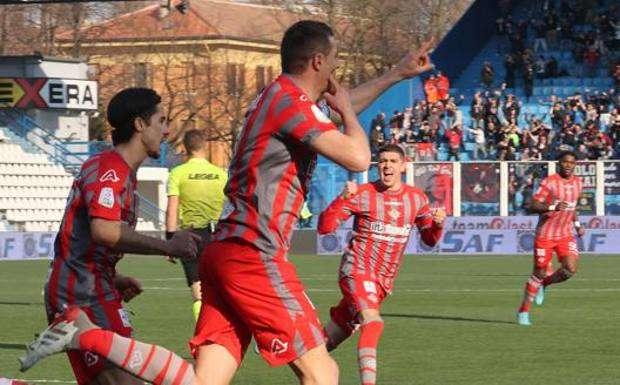 Serie B, i risultati di oggi: la Cremonese si riprende la vetta. Vince anche il Pisa