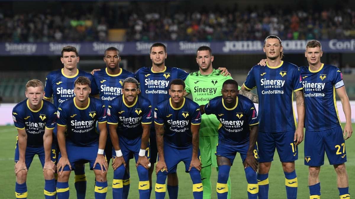 Contestazione a Verona: tifosi sotto la sede del club 