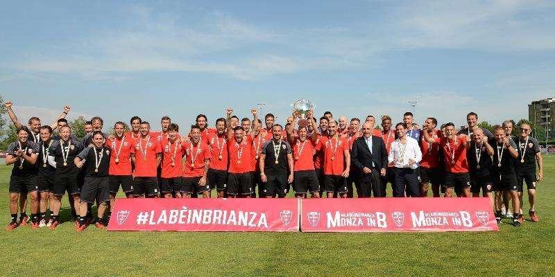 Monza, premiati giocatori e staff per la vittoria del campionato
