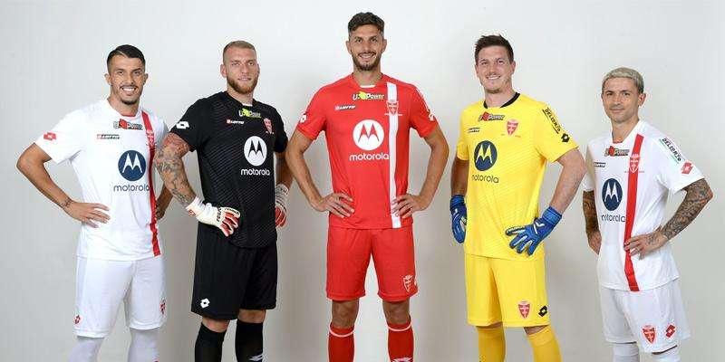 Presentate le nuove maglie! Ecco il kit 2022/23 per la Serie A