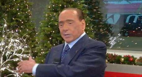Berlusconi ai giocatori del Monza: "Se battete la Juve vi faccio arrivare un pullman di tr***"