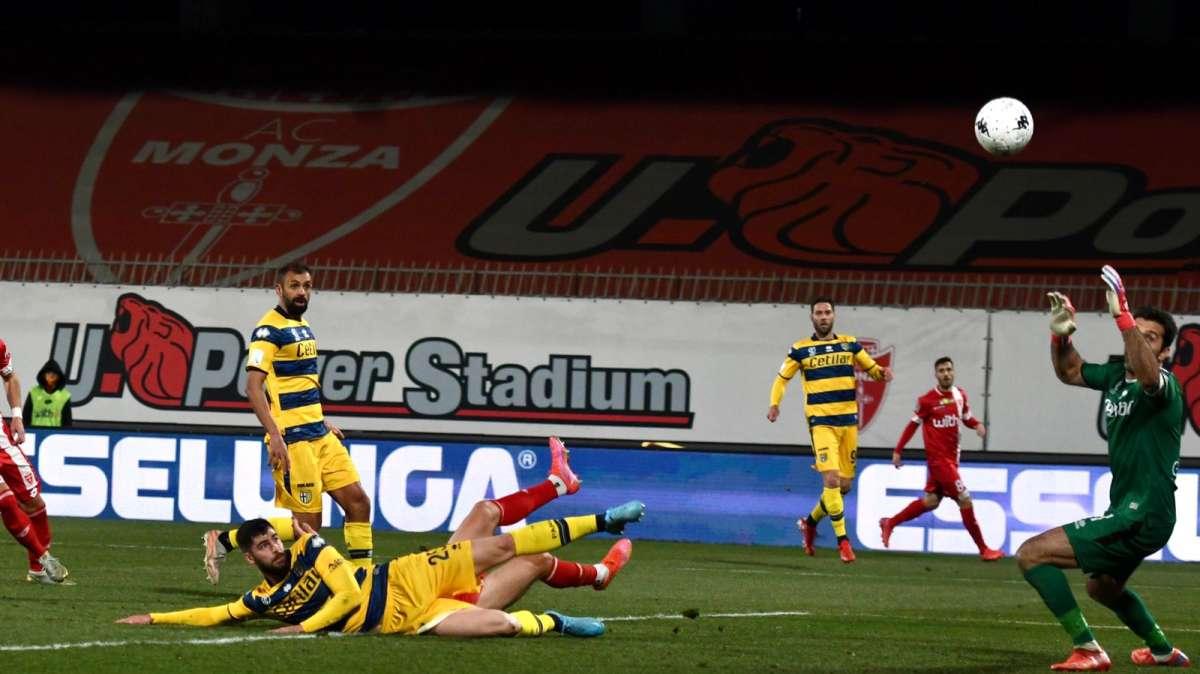 CdS - Vazquez magico sotto lo sguardo di Berlusconi, Monza in rimonta