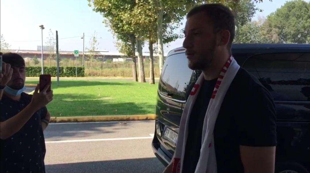 VIDEO - Carlos Augusto atterra a Linate, ecco che numero di maglia ha scelto