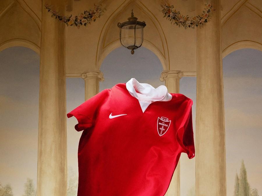 Annunciata la prima maglia 2026-27. La collaborazione con Nike comincia senza la banda laterale